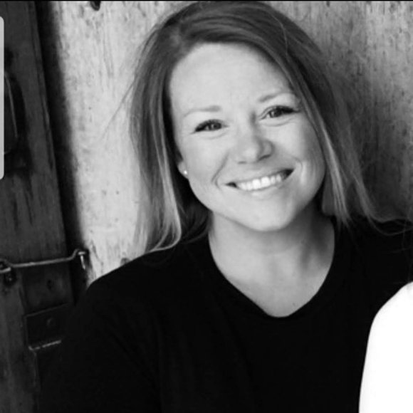 Meet your Posher, Ashlee - Picture 2 of 2